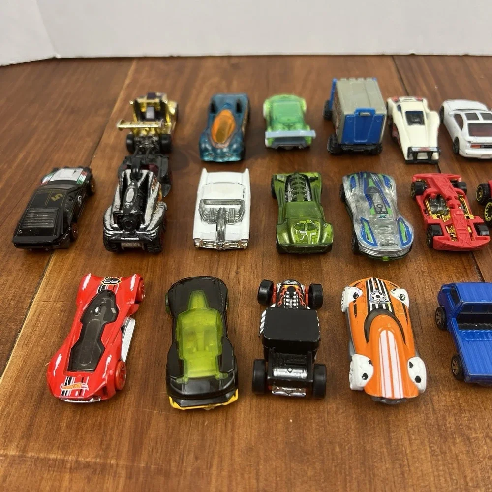 HOT WHEELS VINTAGE LOT OF 31 LOOSE CARS 2+‎ LBS TOY MODEL BIRTHDAY PRESENT GIFT